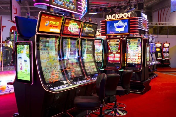 winslot8 mobile app login screen and home dashboard